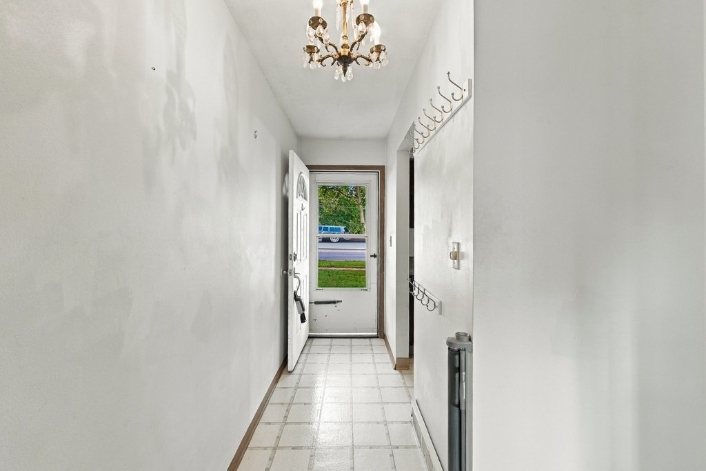 1525 Middle Road Property Photo 16
