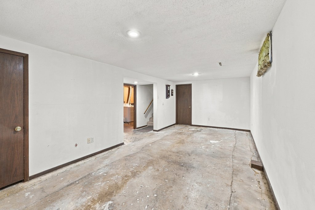 1525 Middle Road Property Photo 17