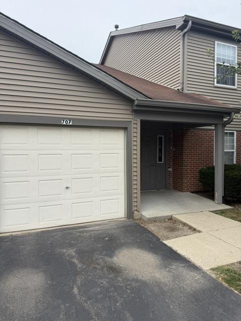 707 E Whispering Oaks Drive Property Photo 1