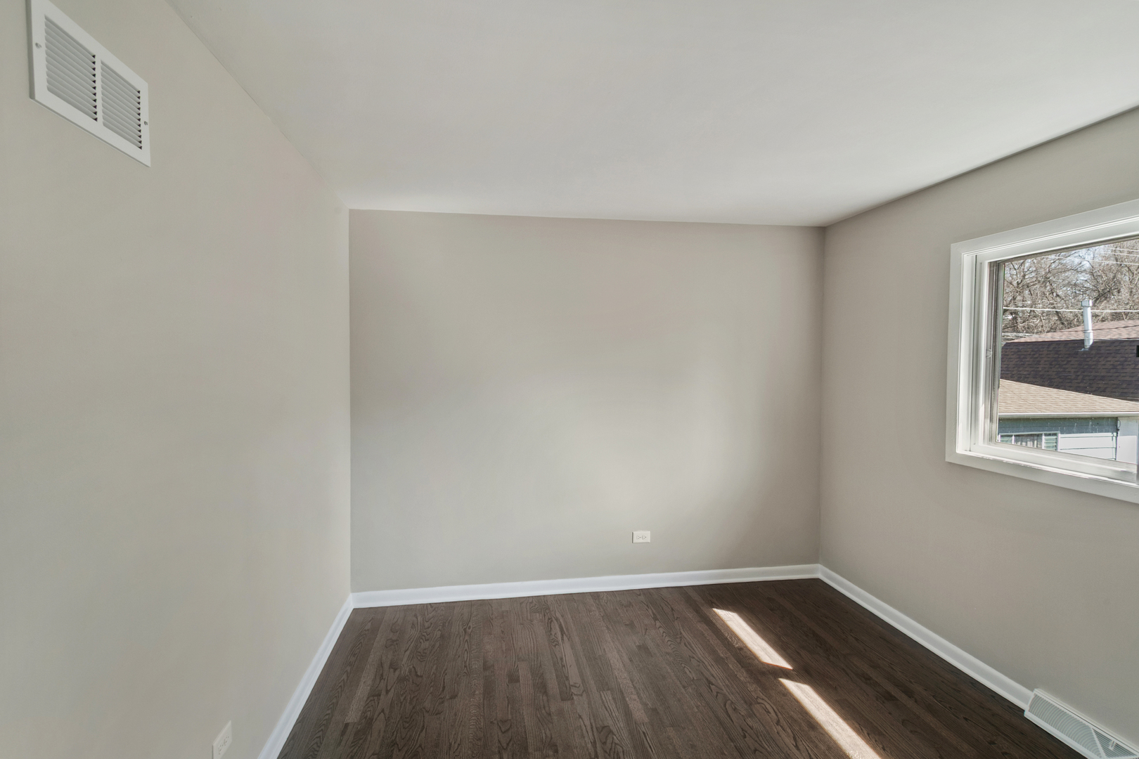 14129 S Hoxie Avenue Property Photo 6
