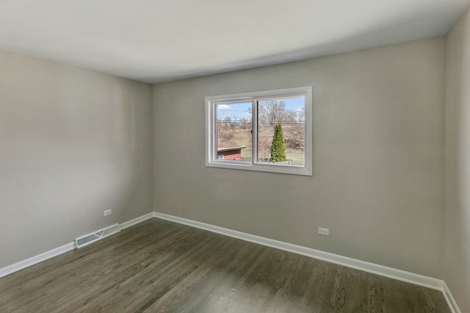 14129 S Hoxie Avenue Property Photo 8
