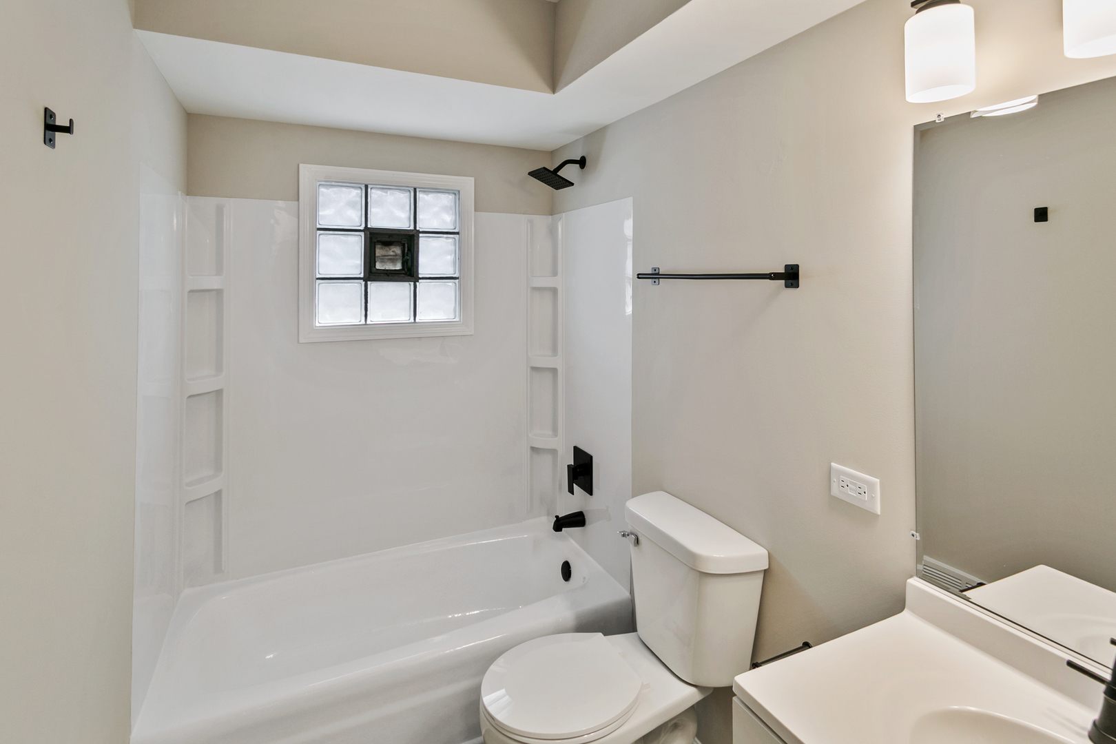 14129 S Hoxie Avenue Property Photo 11