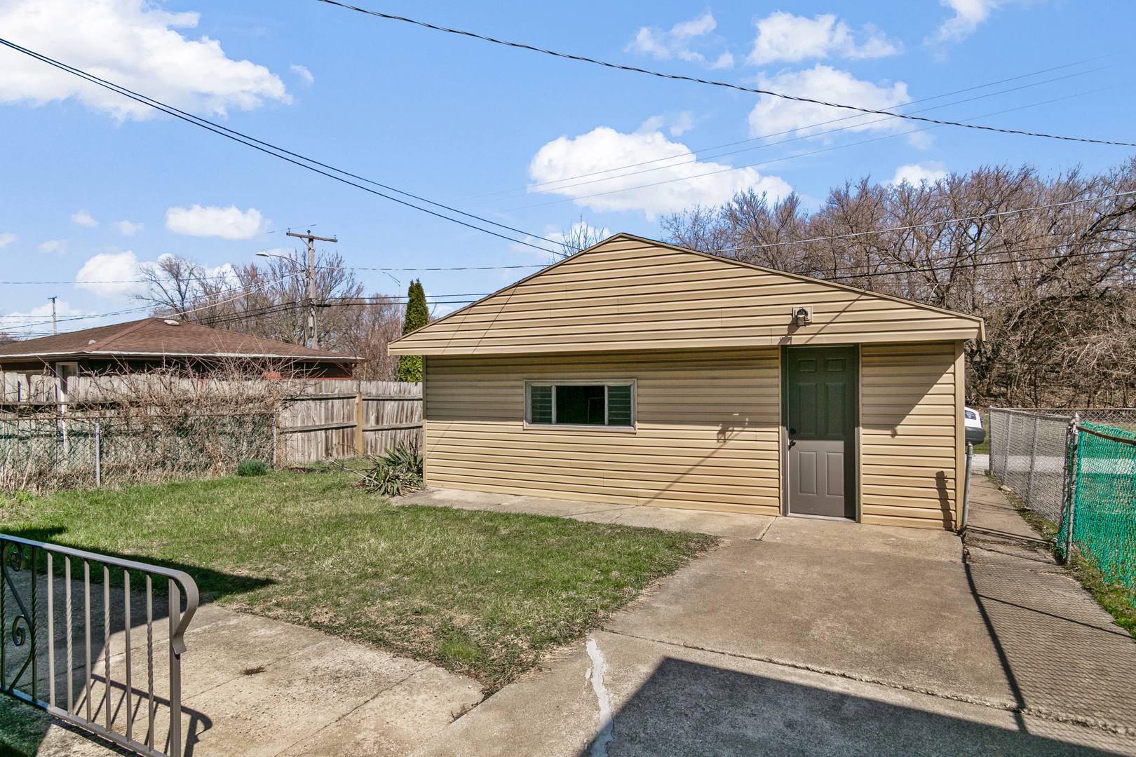 14129 S Hoxie Avenue Property Photo 15