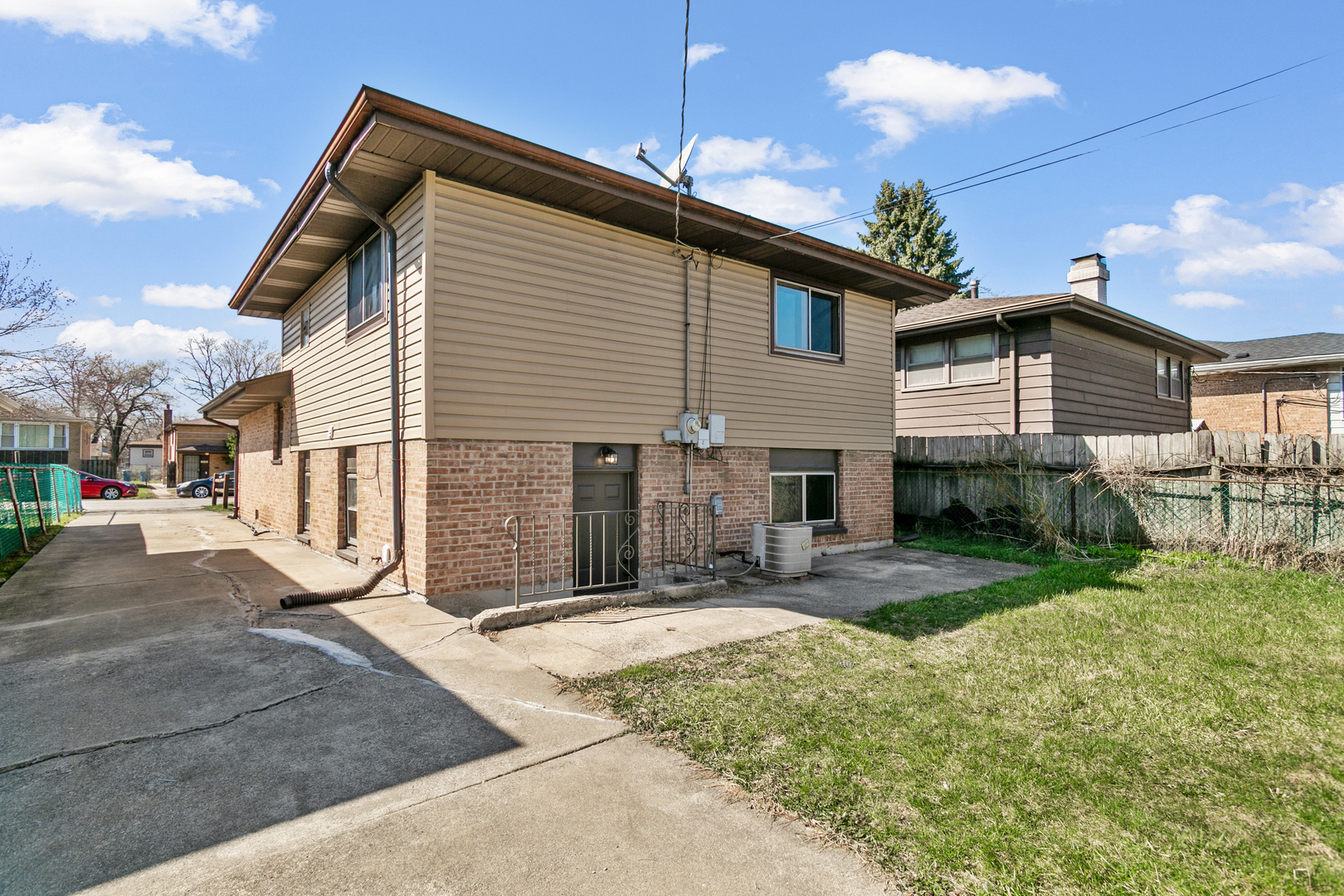 14129 S Hoxie Avenue Property Photo 17