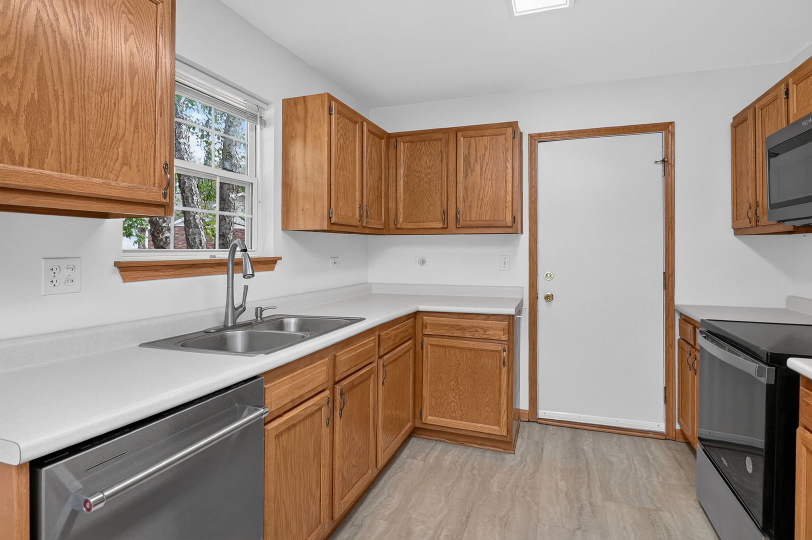 13328 Red Cedar Lane Property Photo 5