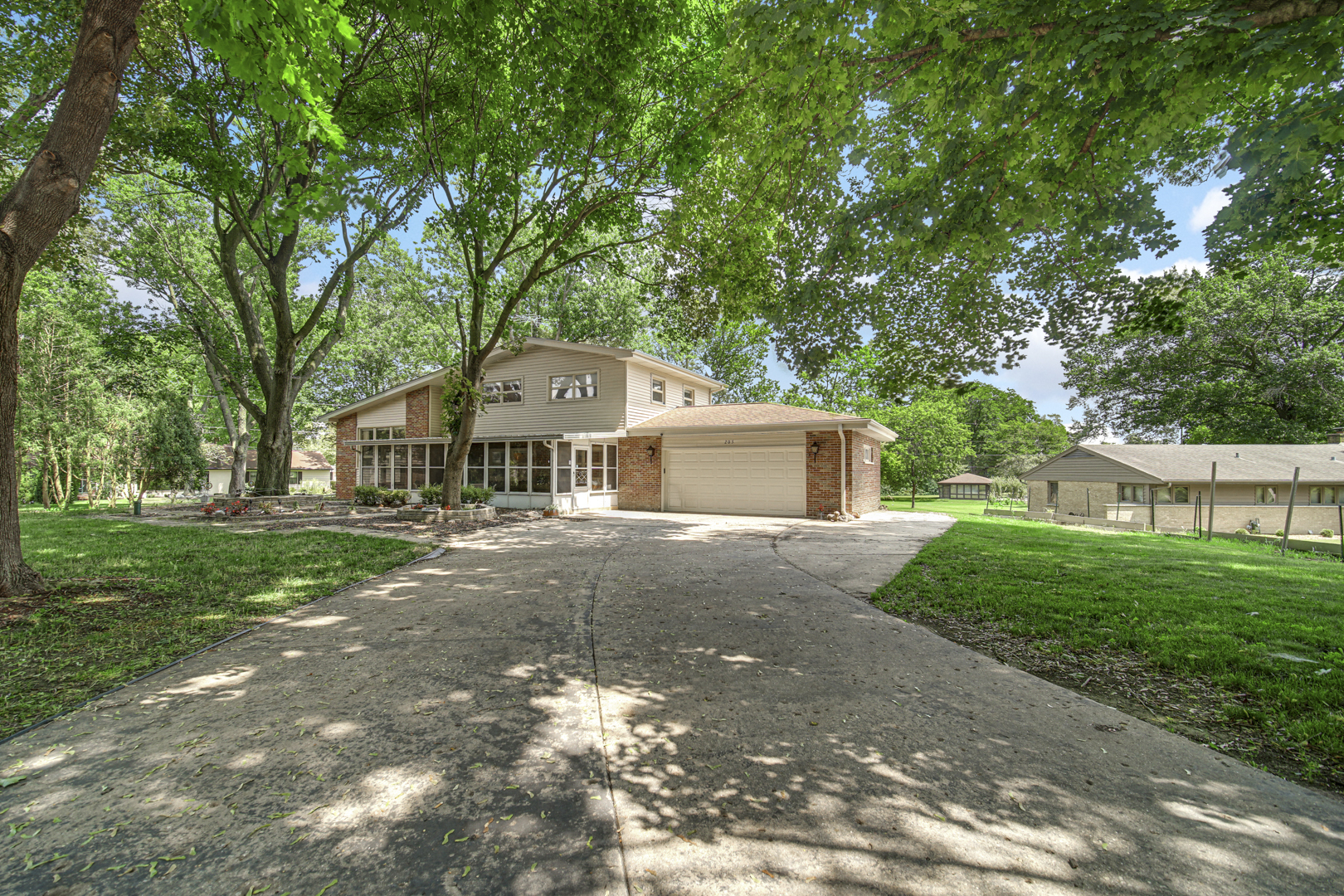 205 Sharon Drive Property Photo 2