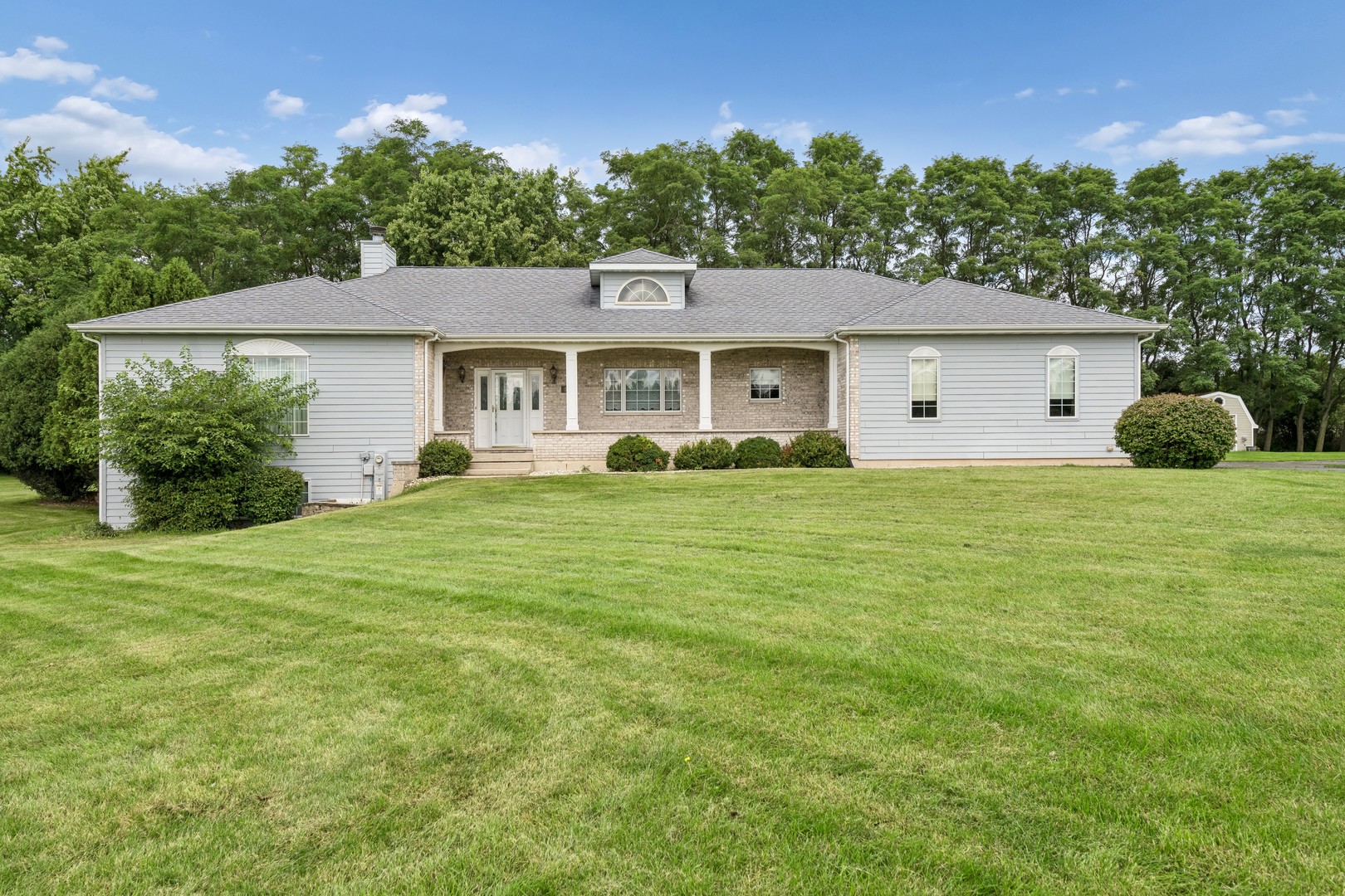 W5570 Double Drive Property Photo 1
