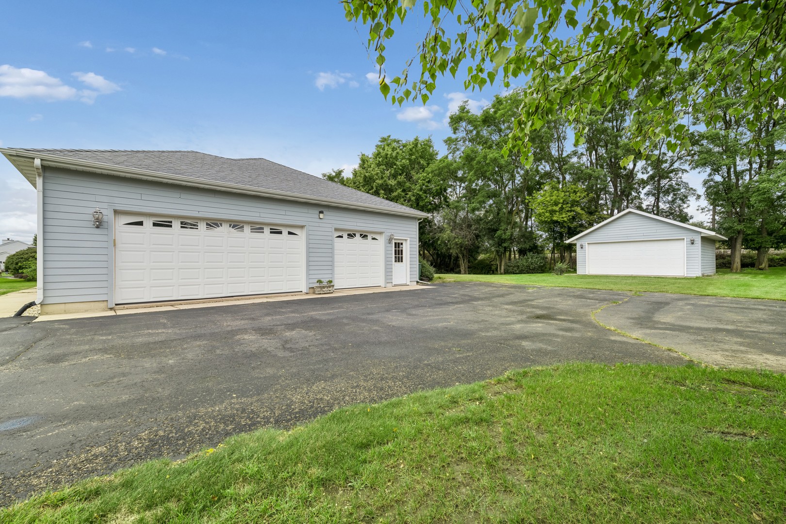 W5570 Double Drive Property Photo 29
