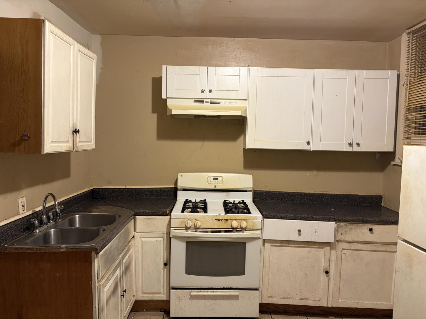 7230 S Wentworth Avenue Property Photo 2