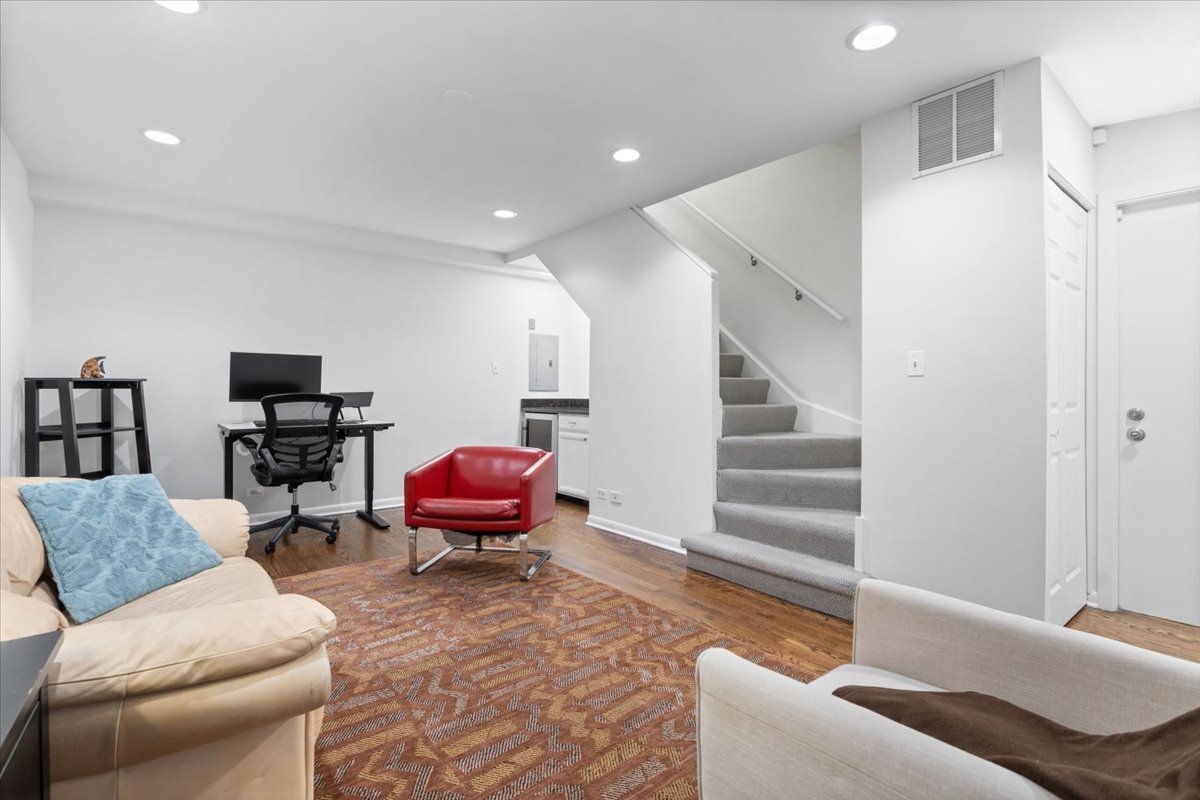 1512 W Diversey Parkway A Property Photo 2