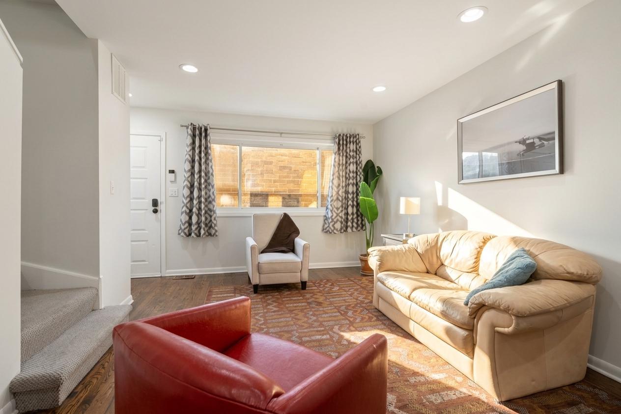 1512 W Diversey Parkway A Property Photo 3