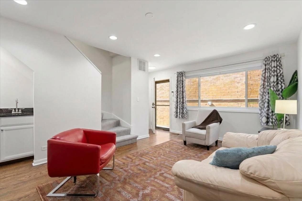 1512 W Diversey Parkway A Property Photo 4