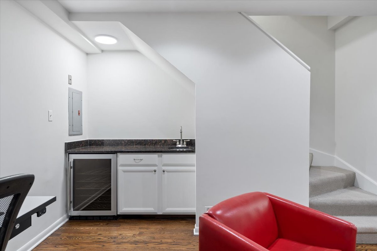1512 W Diversey Parkway A Property Photo 5
