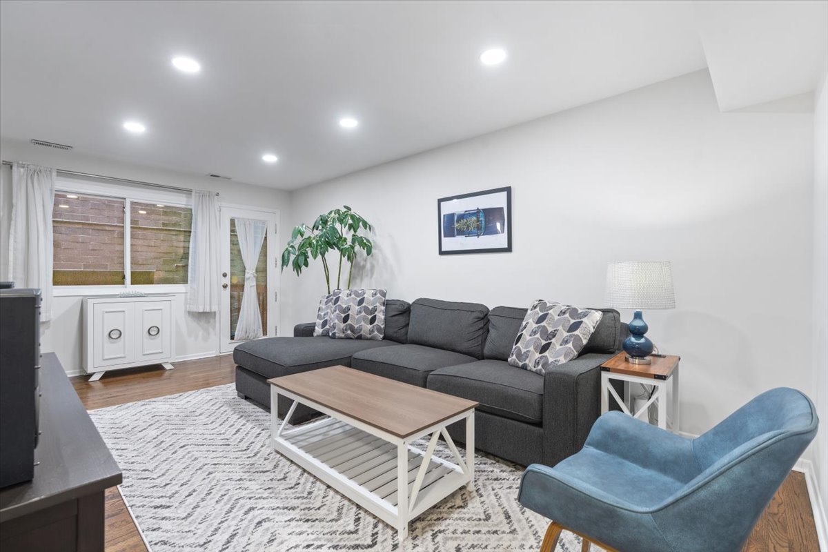 1512 W Diversey Parkway A Property Photo 6