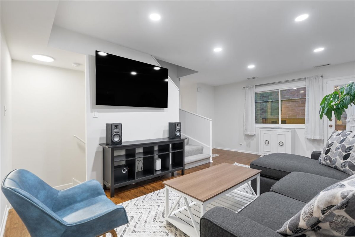 1512 W Diversey Parkway A Property Photo 7