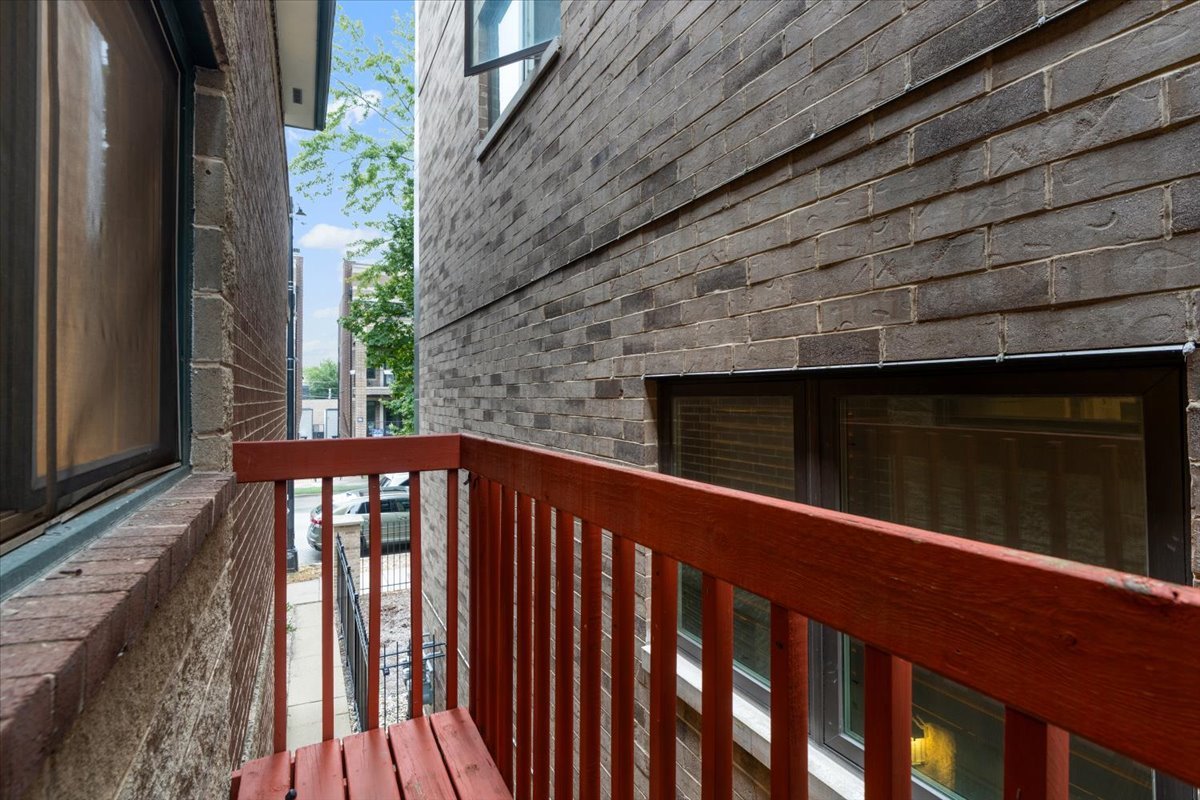 1512 W Diversey Parkway A Property Photo 9