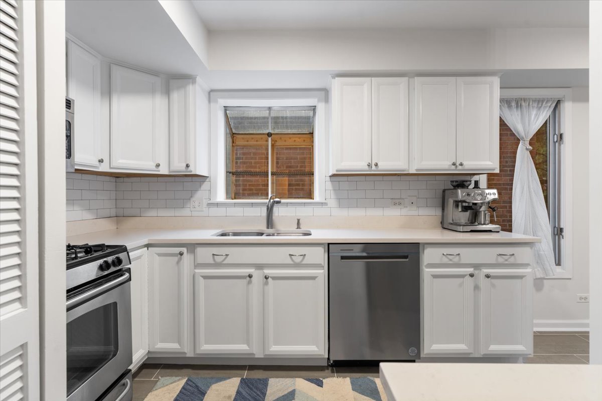 1512 W Diversey Parkway A Property Photo 12