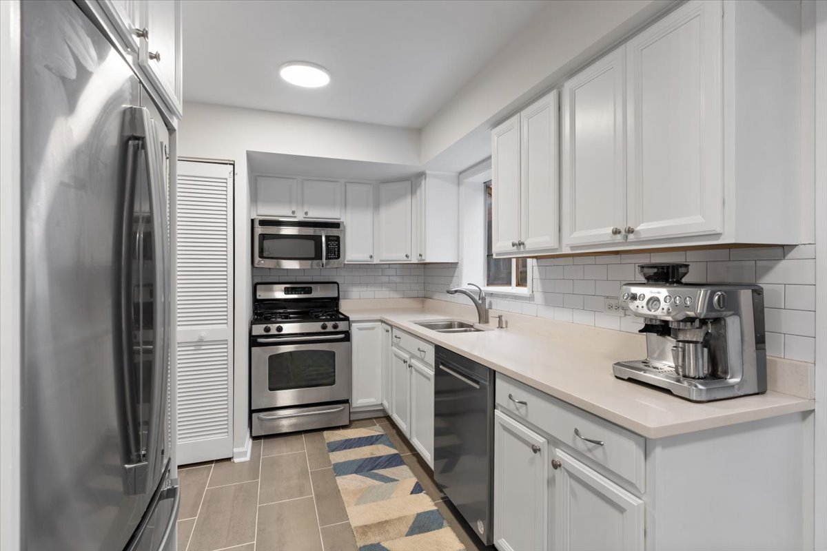1512 W Diversey Parkway A Property Photo 13