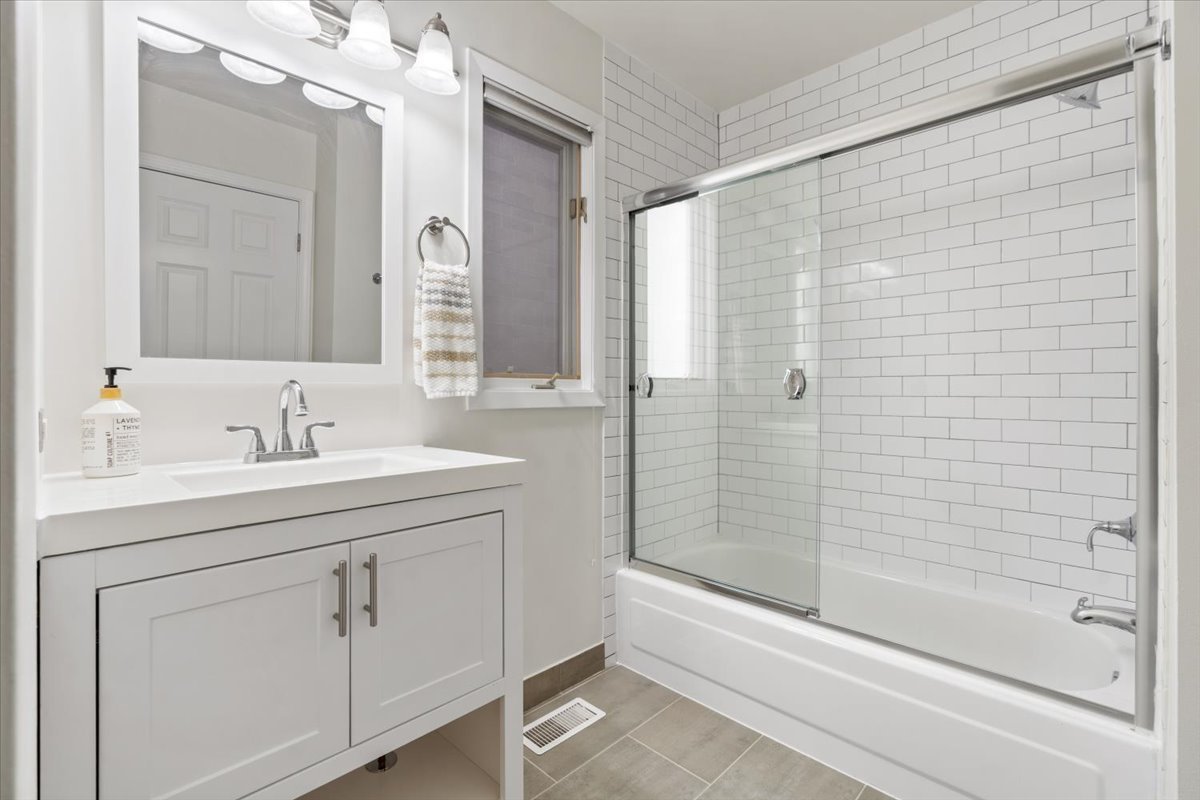 1512 W Diversey Parkway A Property Photo 22