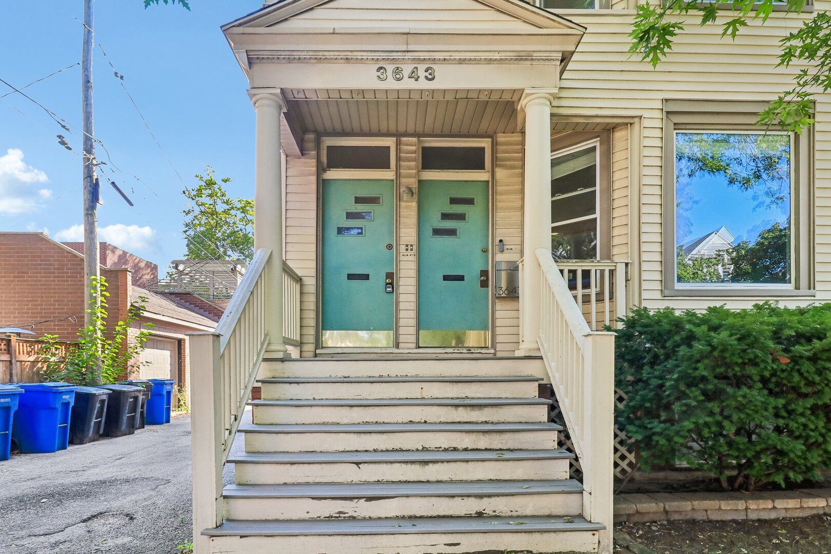 3643 N Hoyne Avenue 2 Property Photo 3