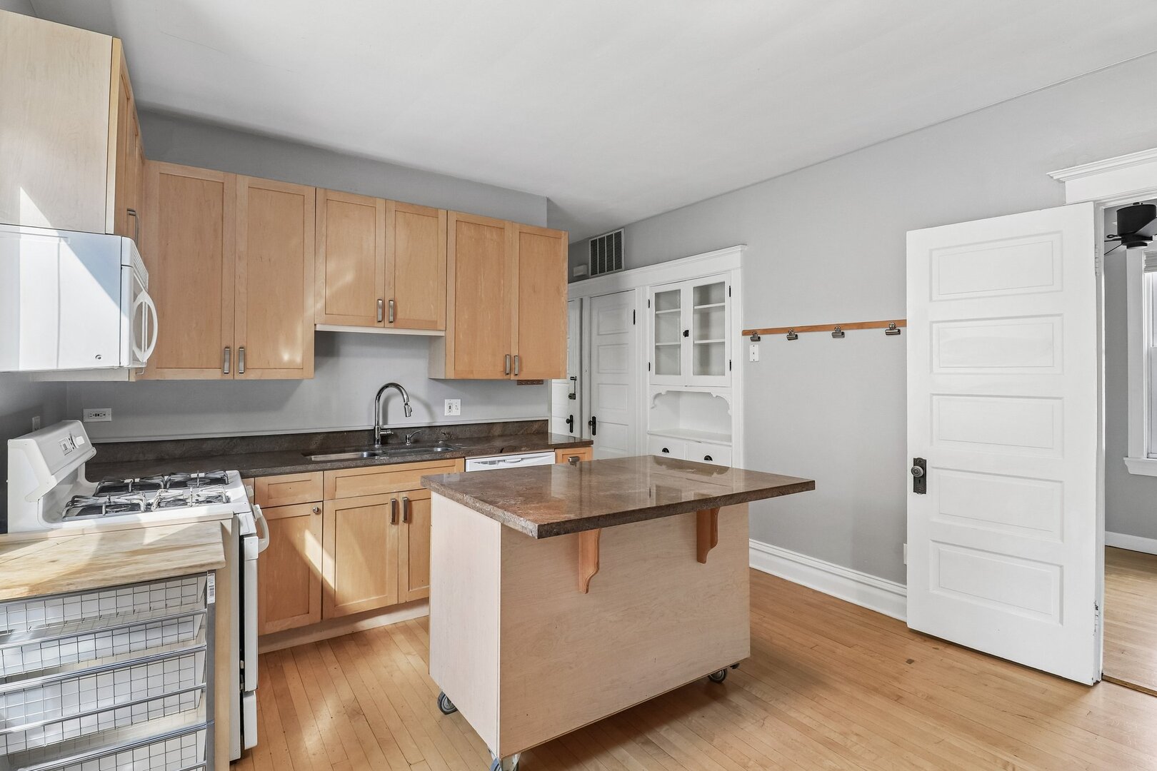 3643 N Hoyne Avenue 2 Property Photo 11