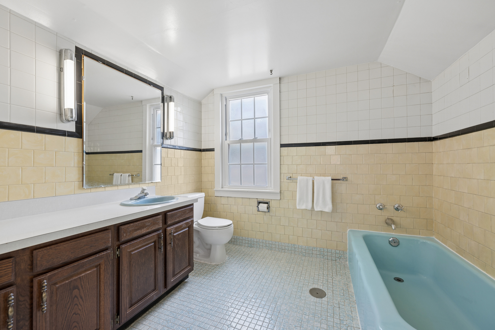 6219 N Kedvale Avenue Property Photo 14
