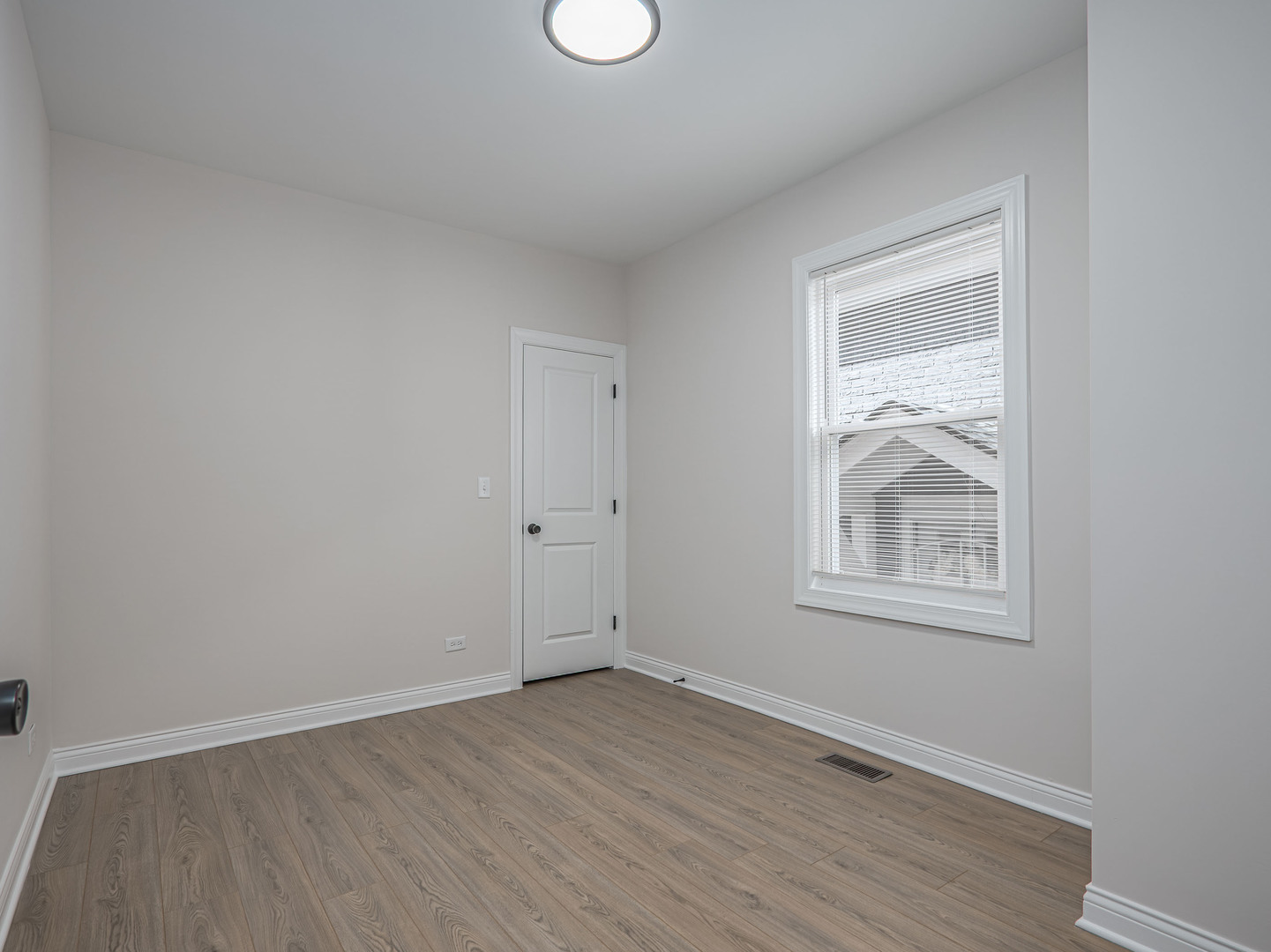 8411 S Throop Street Property Photo 7