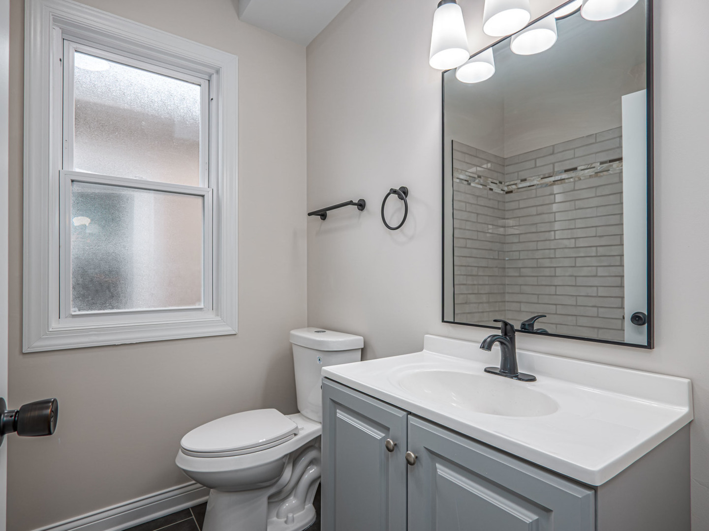 8411 S Throop Street Property Photo 8