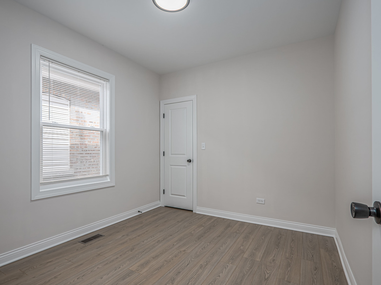 8411 S Throop Street Property Photo 10