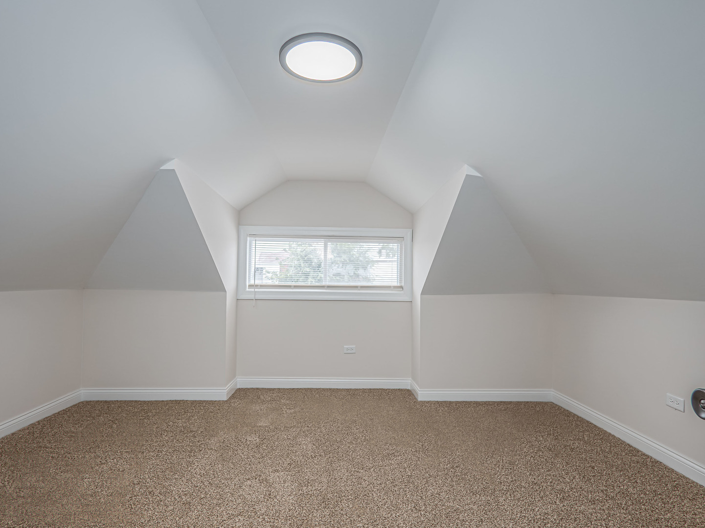 8411 S Throop Street Property Photo 11
