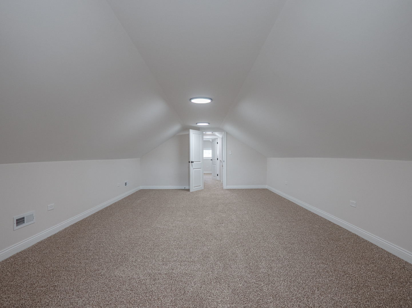 8411 S Throop Street Property Photo 13