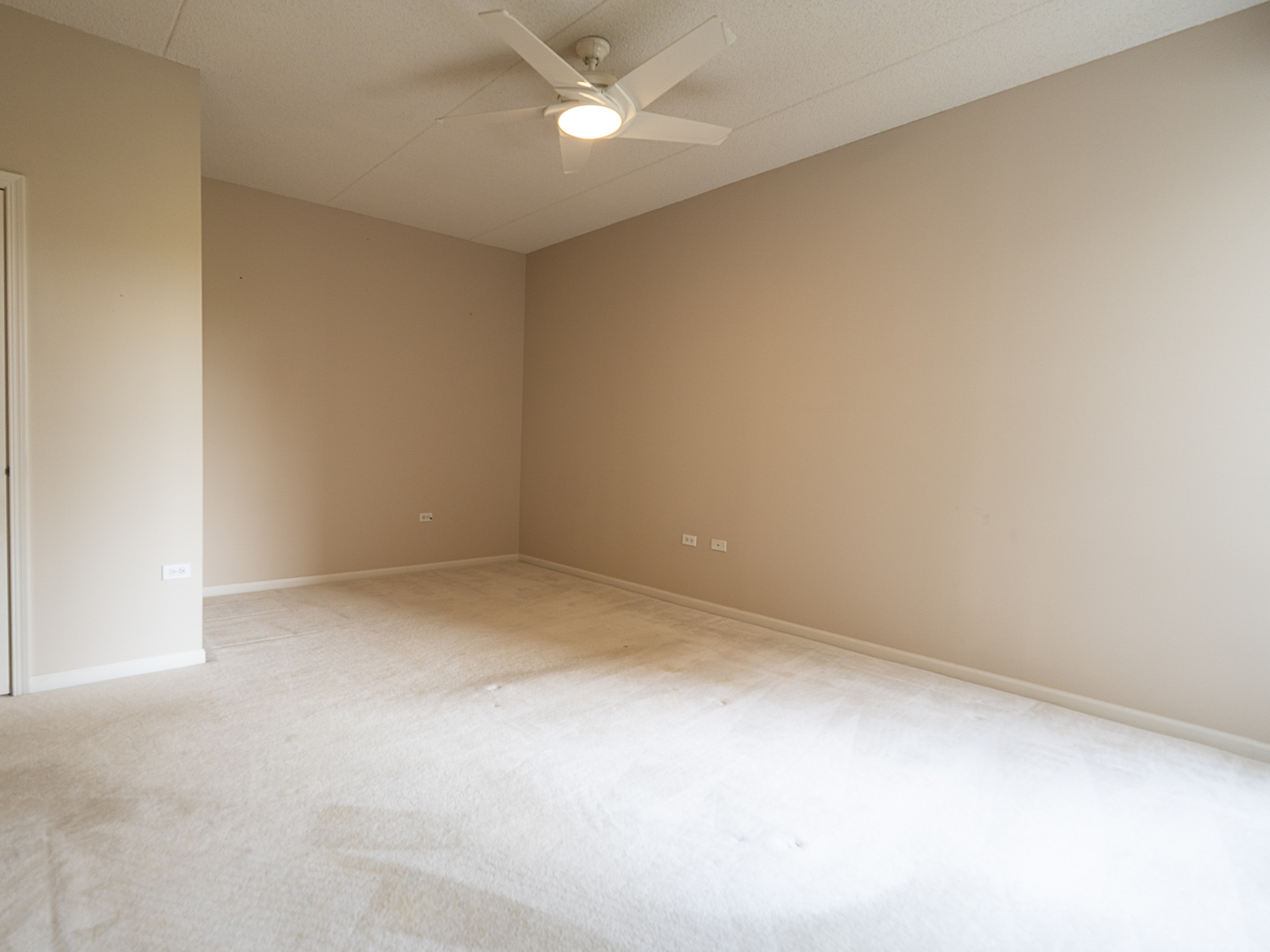 77 N Quentin Road 310 Property Photo 8