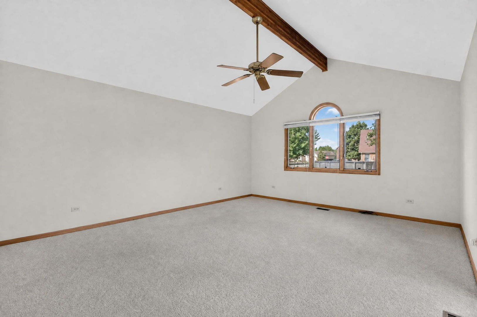 826 S Edgewater Drive Property Photo 3