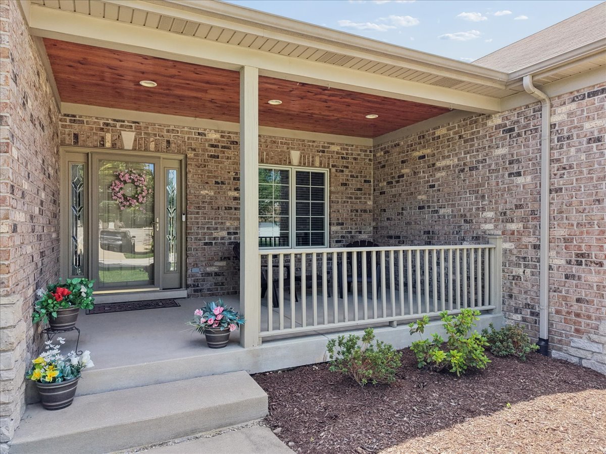 24913 Thornberry Drive Property Photo 3