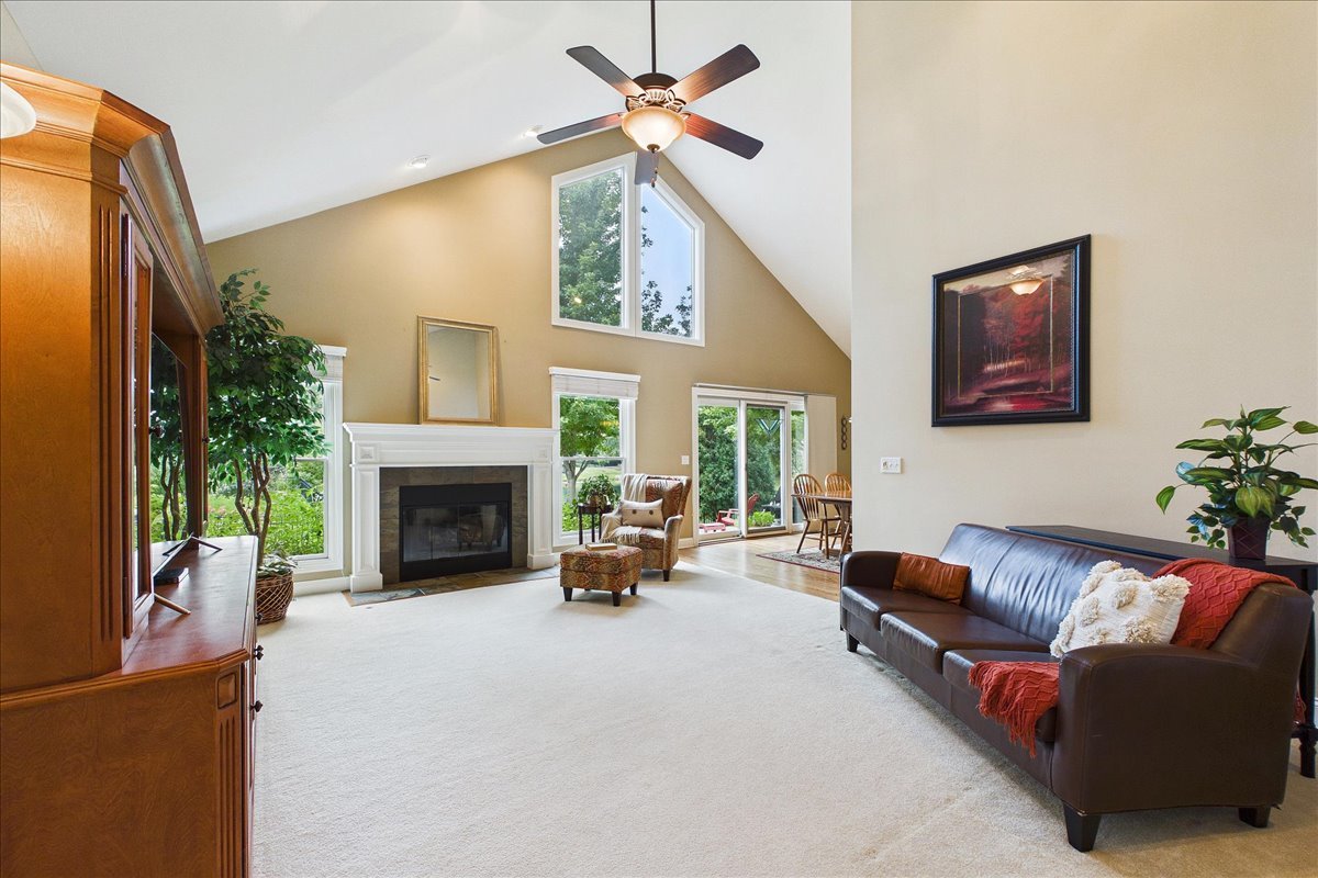 24913 Thornberry Drive Property Photo 8