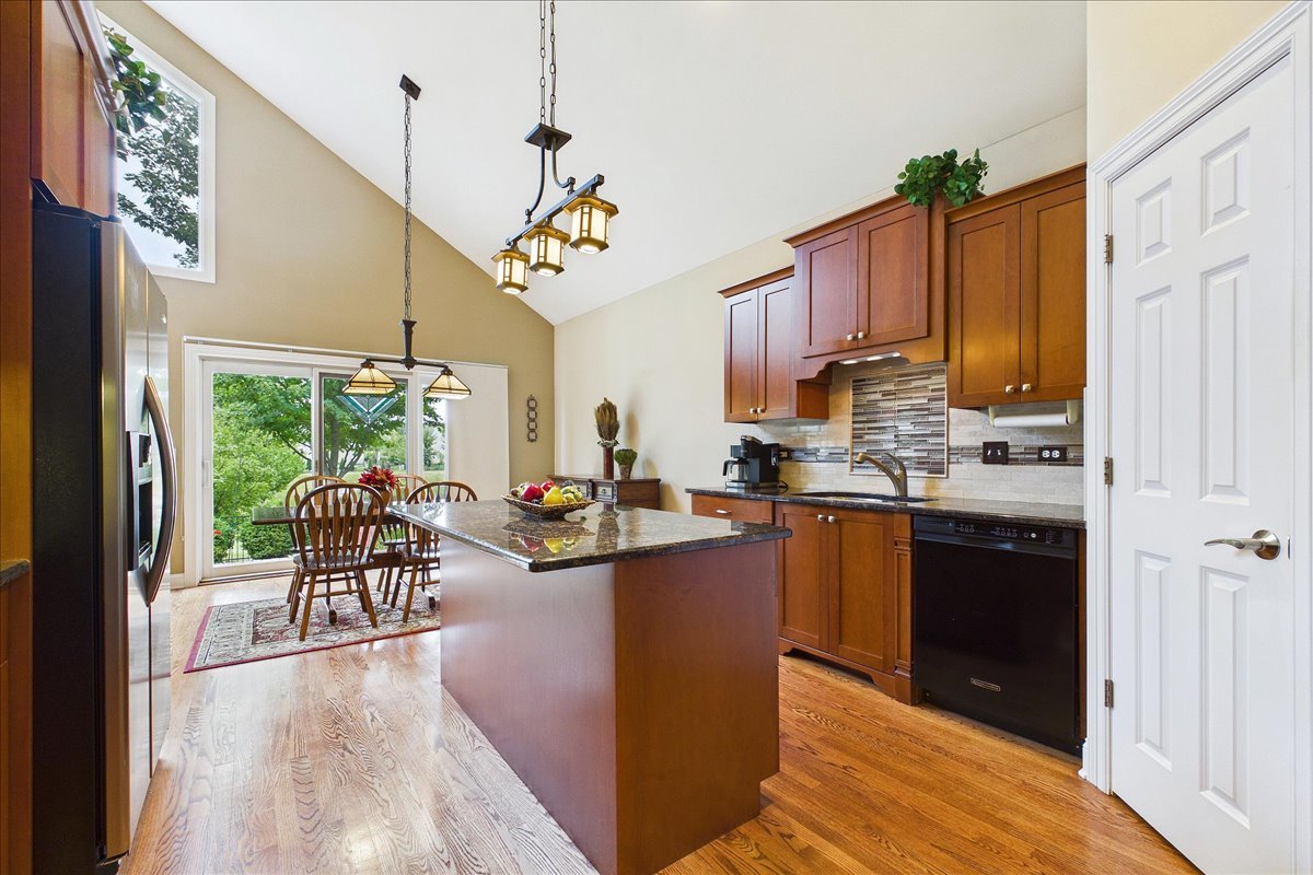 24913 Thornberry Drive Property Photo 13
