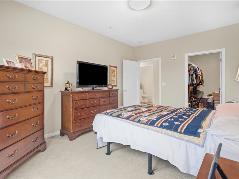 2592 Middle Road 217 Property Photo 10