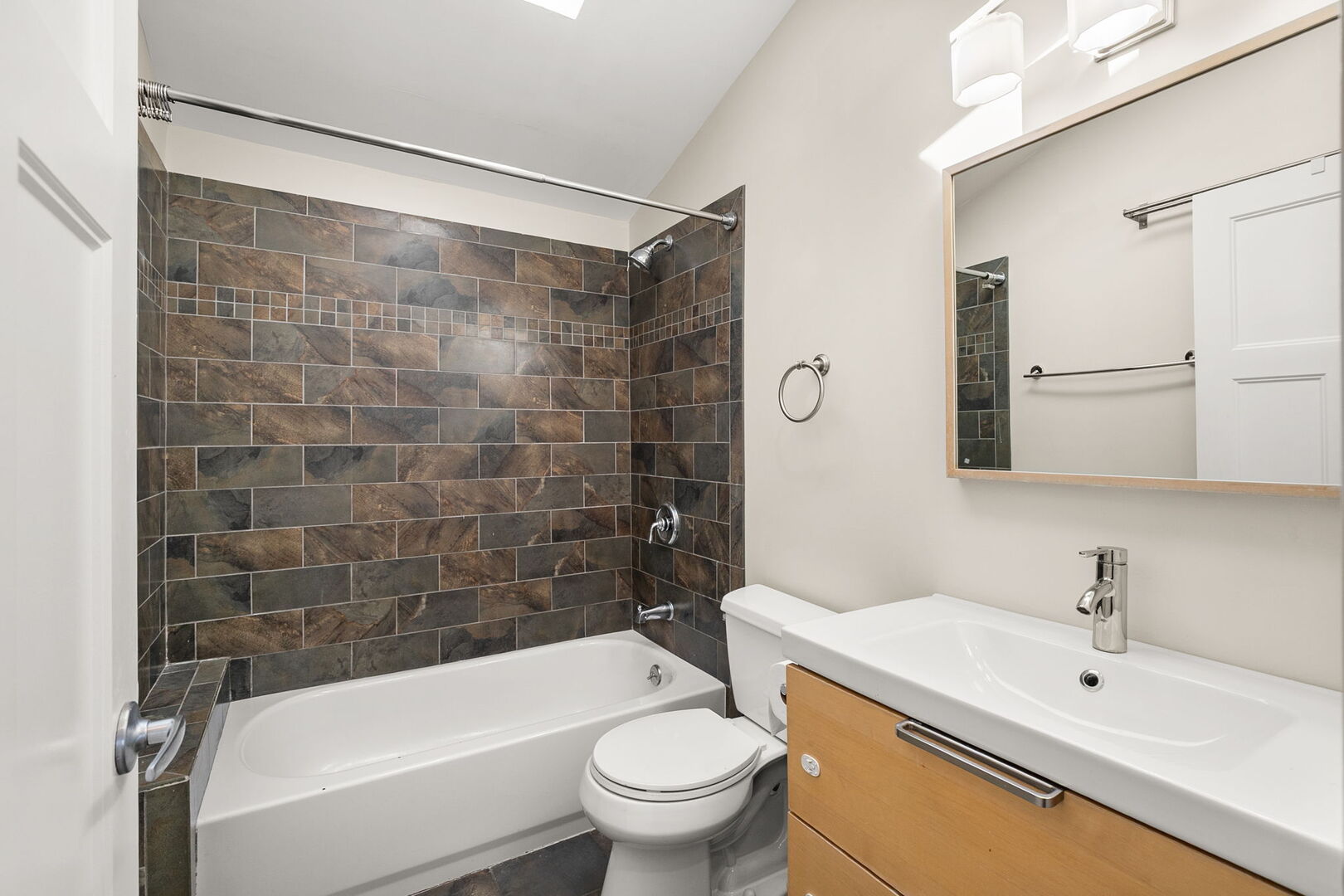 1527 Elmwood Avenue Property Photo 6