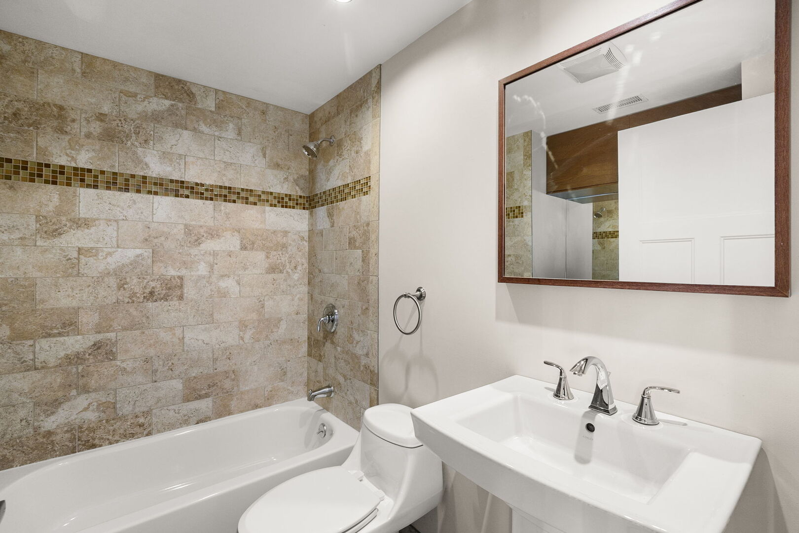 1527 Elmwood Avenue Property Photo 16
