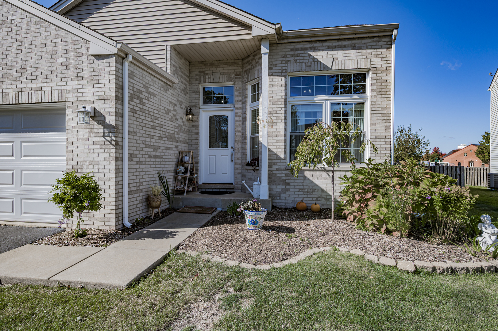 2107 Ashbrook Court Property Photo 3