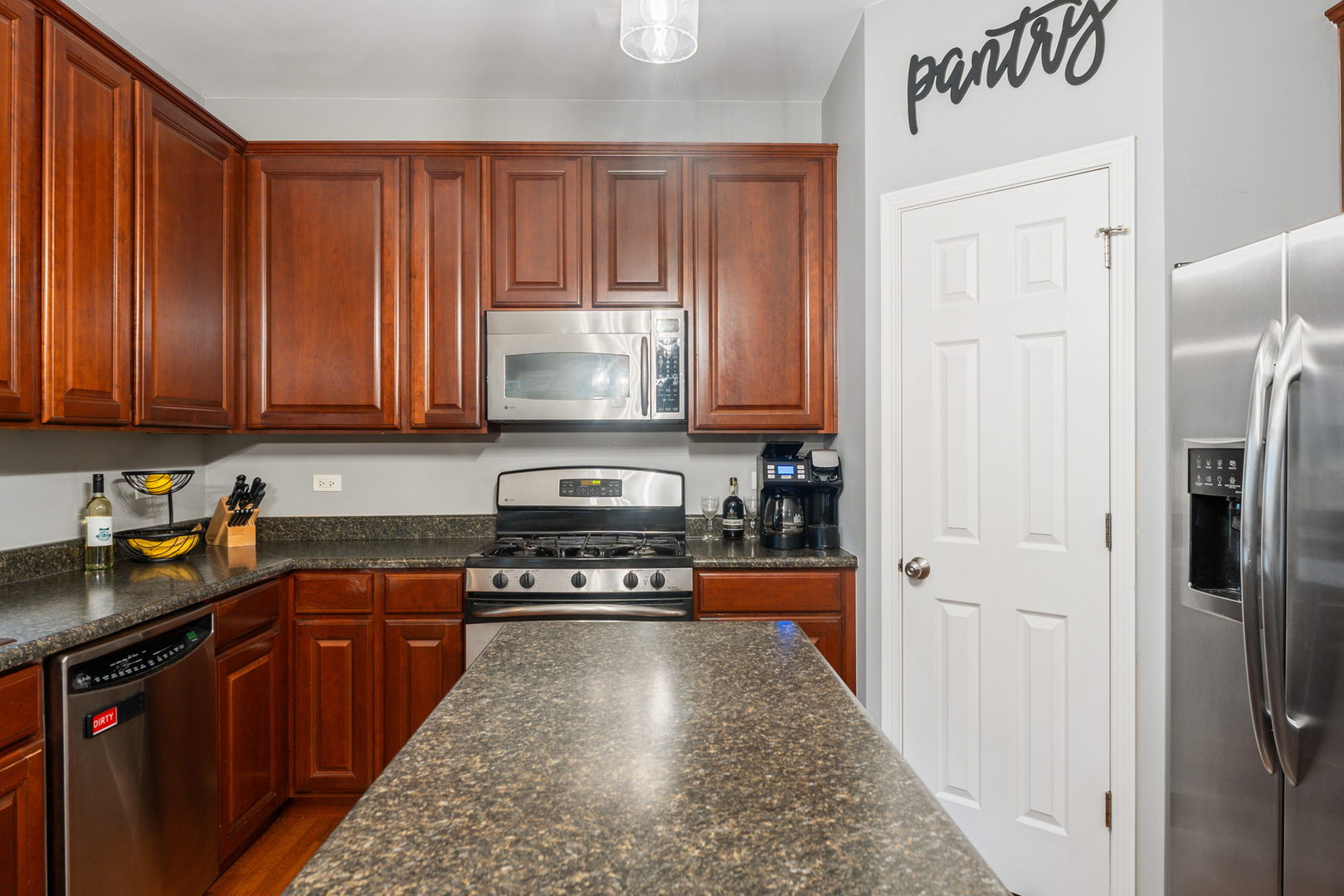 2425 Sir Barton Lane Property Photo 7