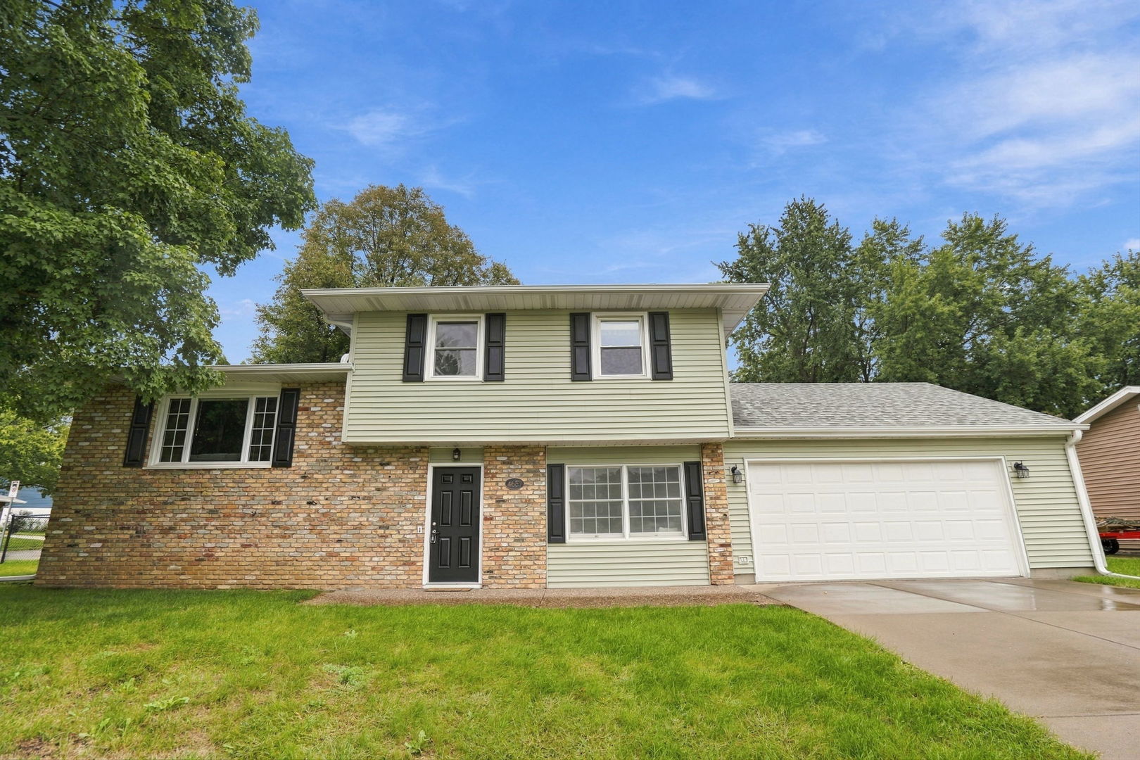 4657 N Sturdevant Street Property Photo 1