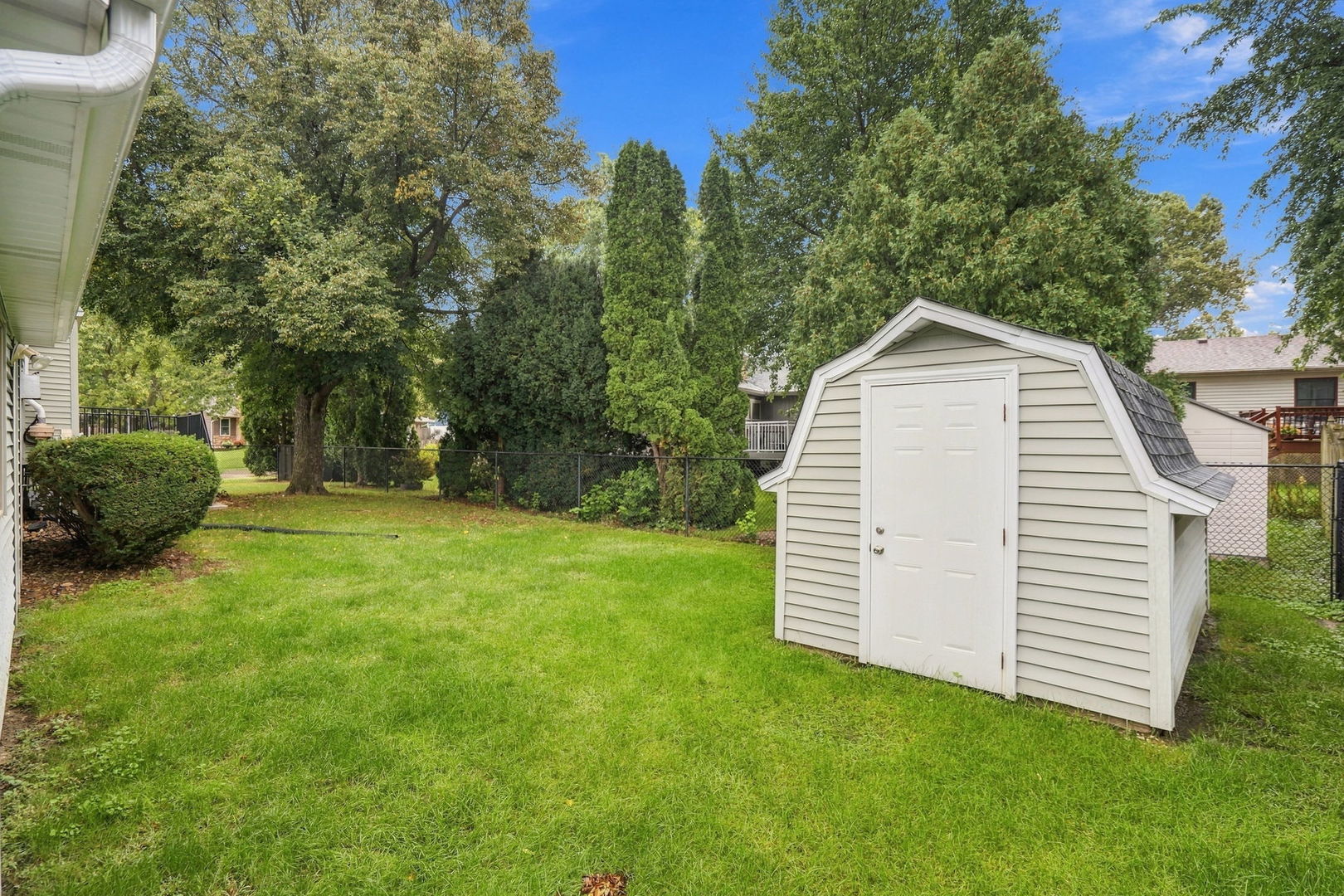 4657 N Sturdevant Street Property Photo 3