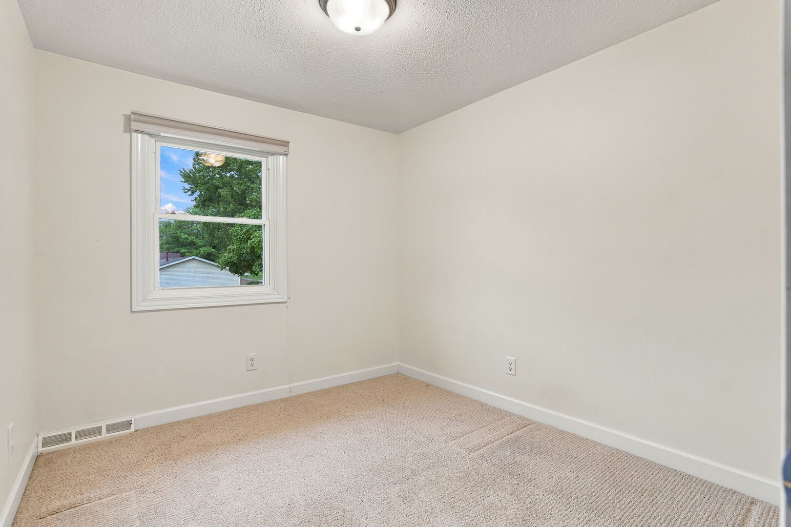 4657 N Sturdevant Street Property Photo 14
