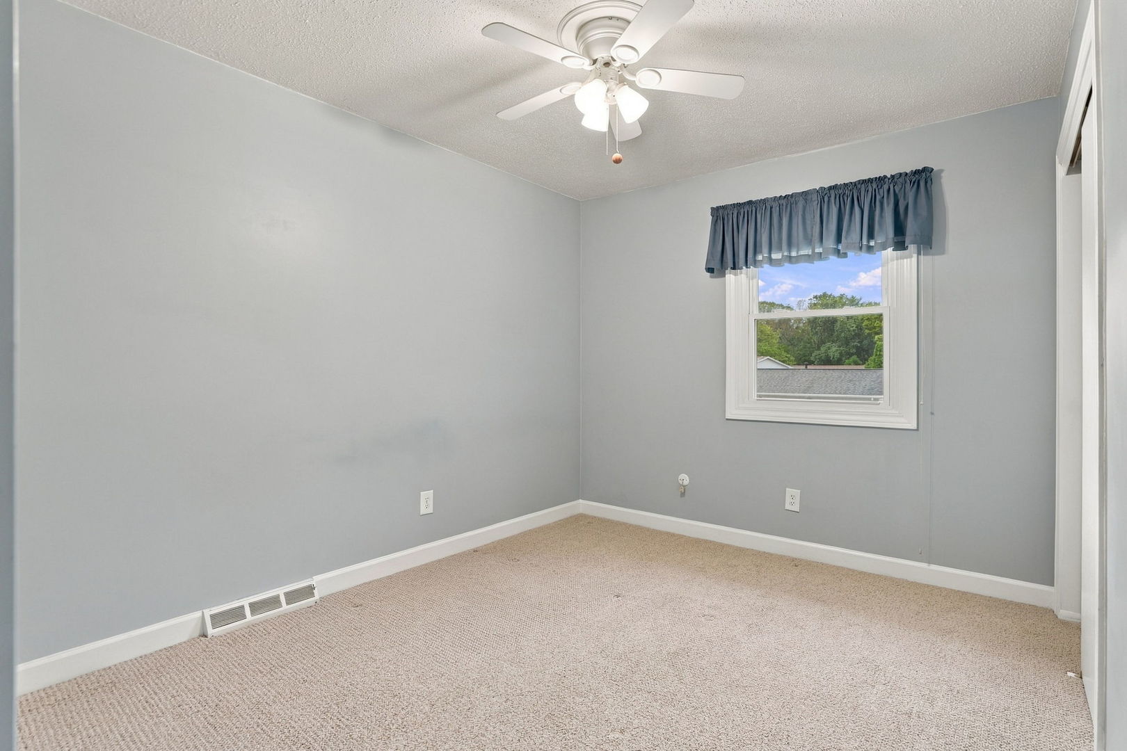 4657 N Sturdevant Street Property Photo 16