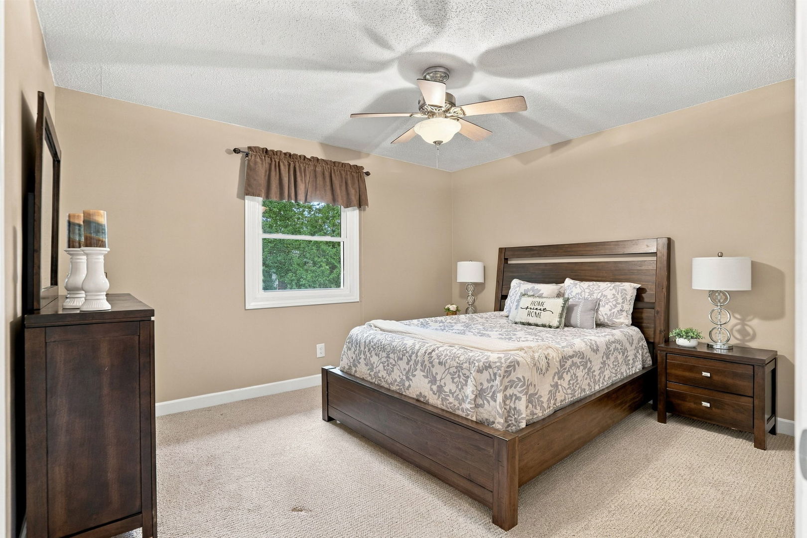 4657 N Sturdevant Street Property Photo 18