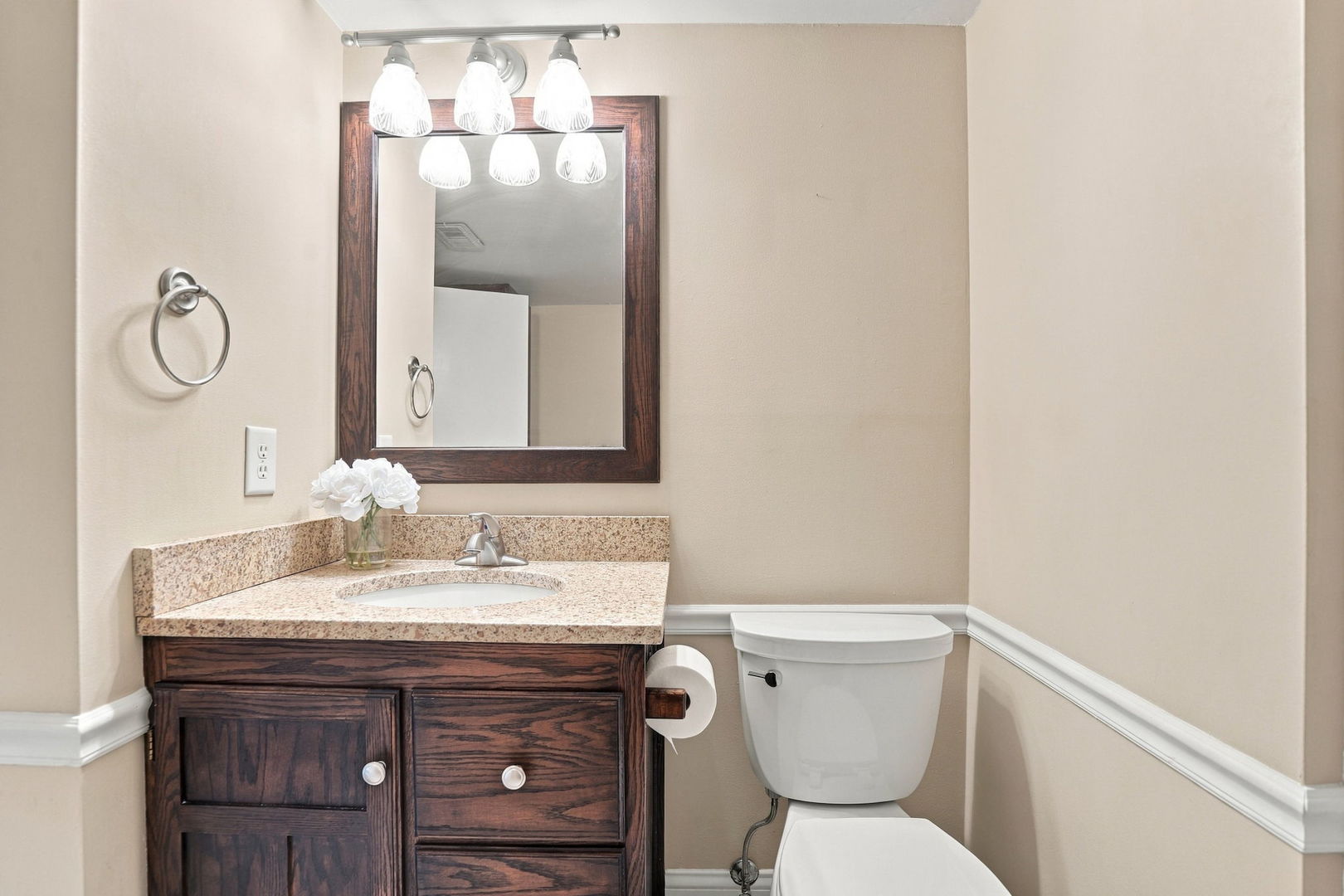 4657 N Sturdevant Street Property Photo 23