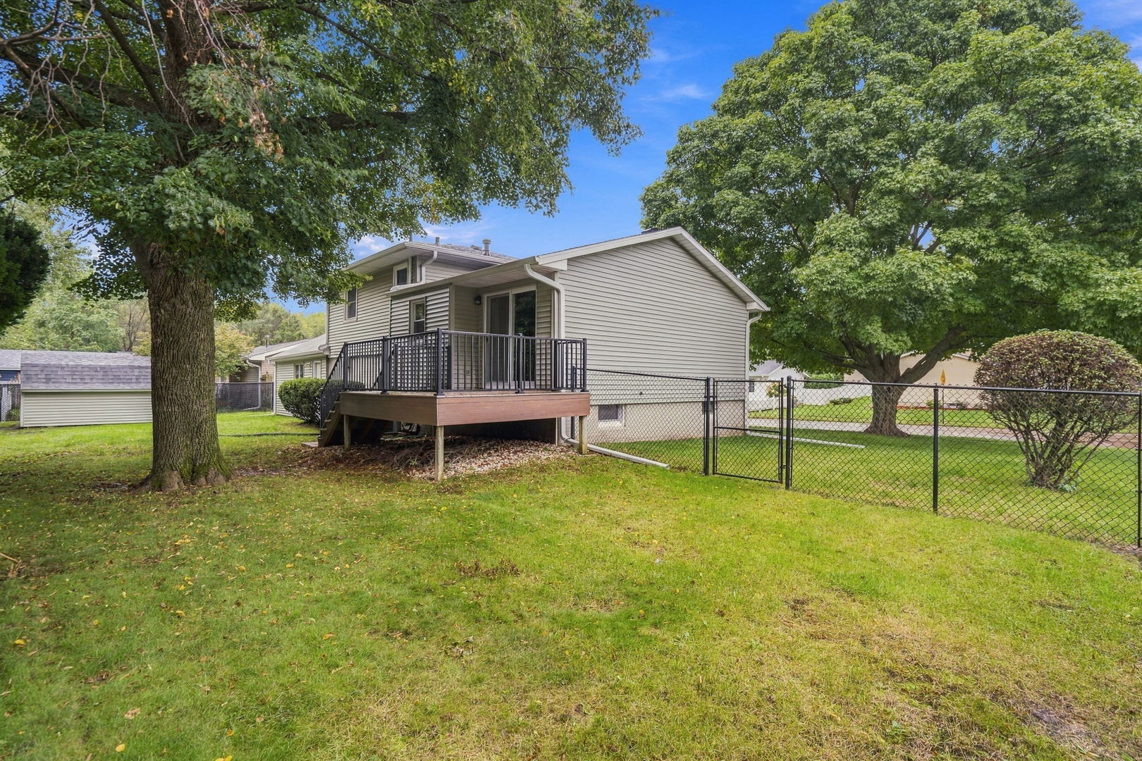 4657 N Sturdevant Street Property Photo 25