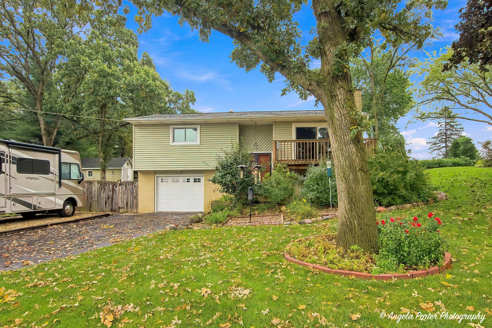 5104 E Lake Shore Drive Property Photo 1