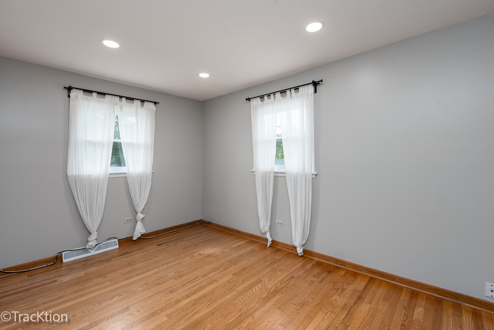 4030 N Adams Street Property Photo 9